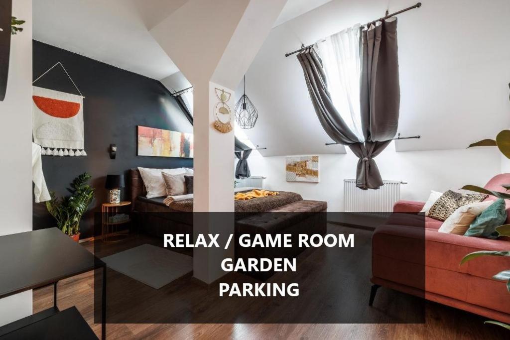 Spacious Flat & Parking Possibility, 3 Stops To Wenceslav Square 프라하 외부 사진