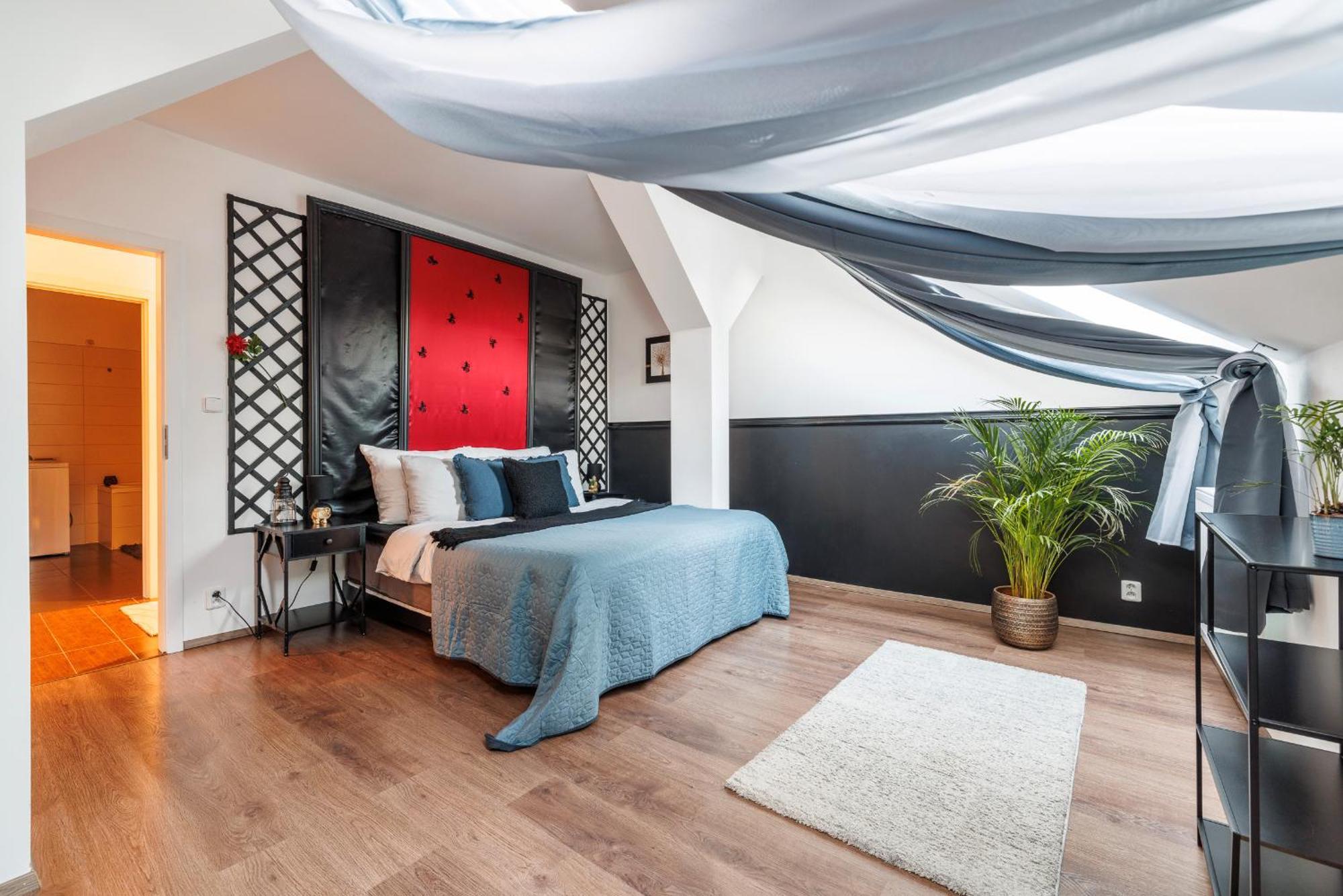 Spacious Flat & Parking Possibility, 3 Stops To Wenceslav Square 프라하 외부 사진