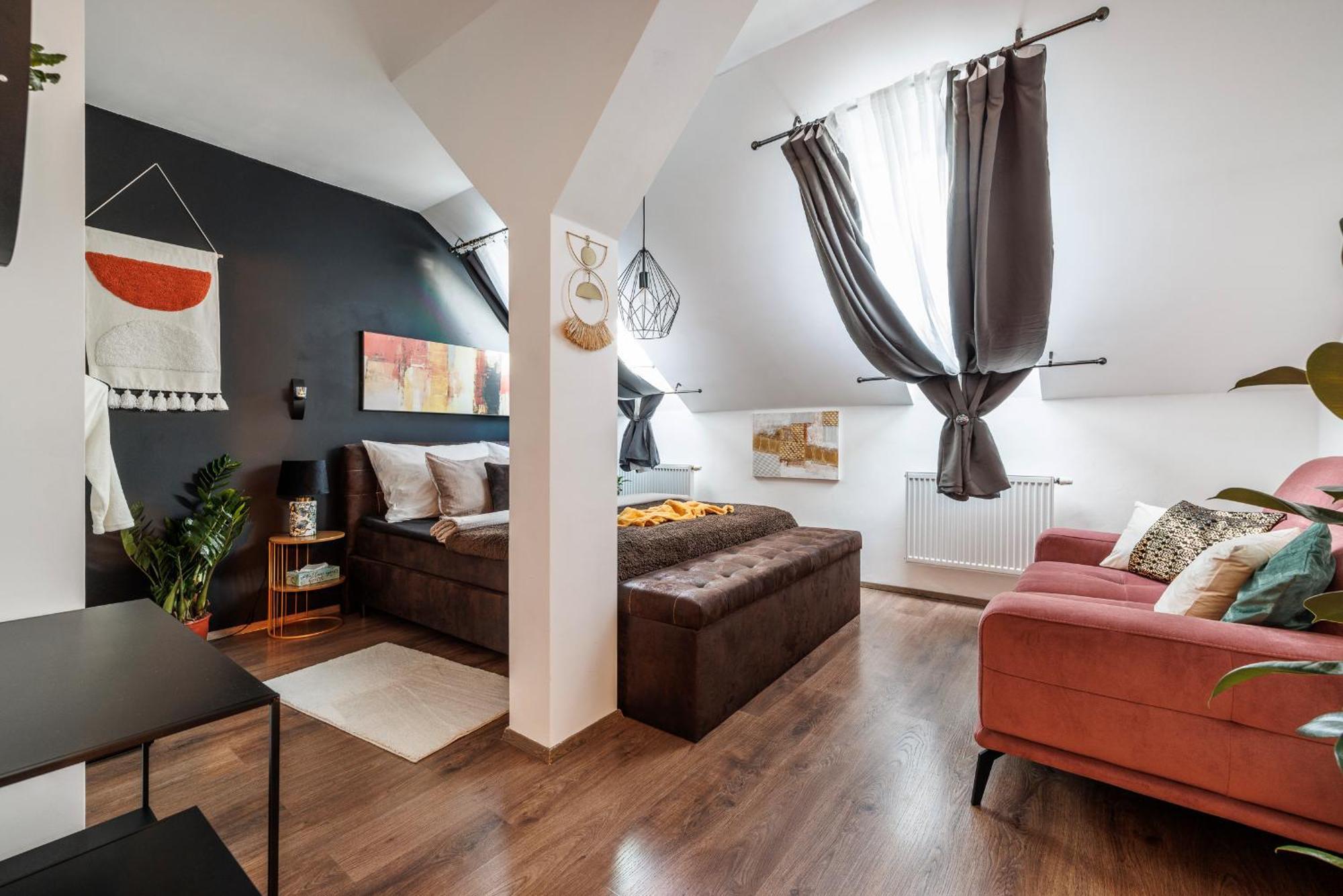 Spacious Flat & Parking Possibility, 3 Stops To Wenceslav Square 프라하 외부 사진