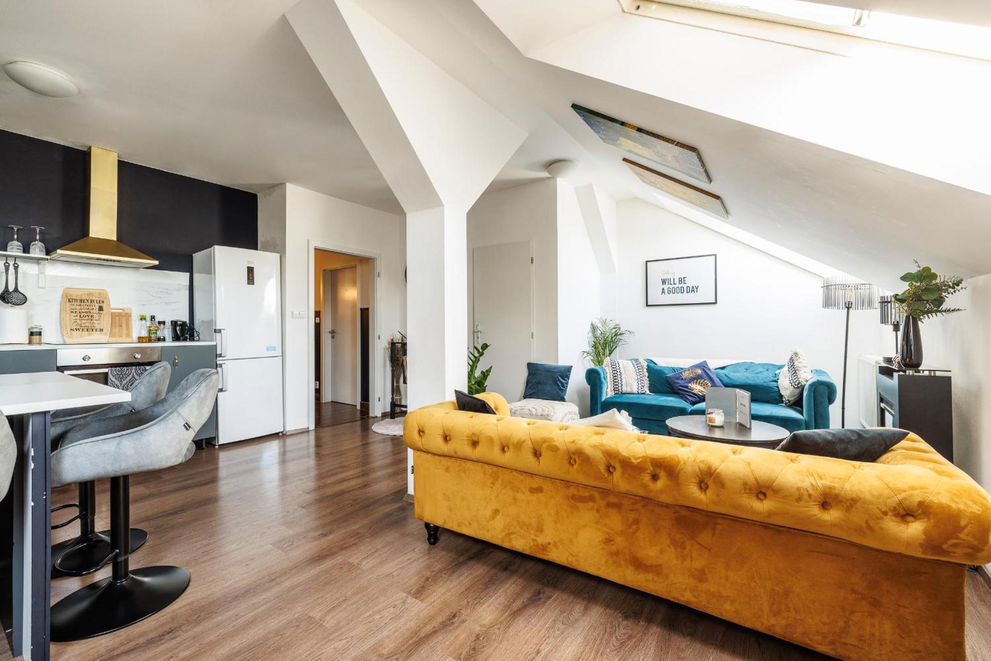 Spacious Flat & Parking Possibility, 3 Stops To Wenceslav Square 프라하 외부 사진